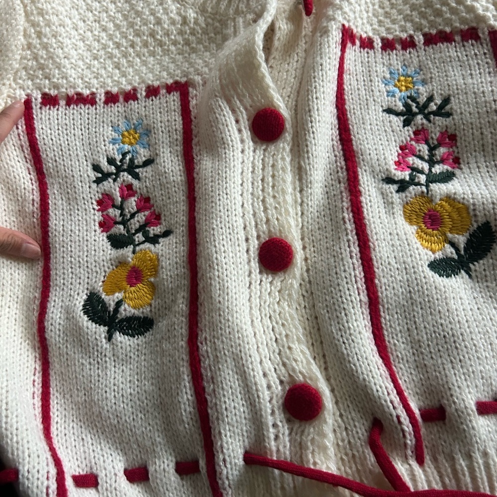 POL Floral Embroidered Cream Sweater size m - Picture 5 of 7